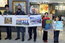 Азербайджанские художники создали произведения на одном большом листе бумаги (ФОТО)