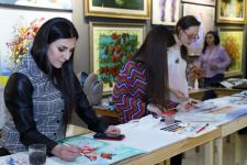 Азербайджанские художники создали произведения на одном большом листе бумаги (ФОТО)