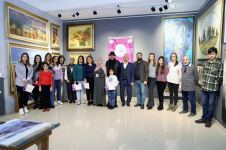 Азербайджанские художники создали произведения на одном большом листе бумаги (ФОТО)