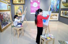 Азербайджанские художники создали произведения на одном большом листе бумаги (ФОТО)