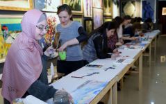 Азербайджанские художники создали произведения на одном большом листе бумаги (ФОТО)