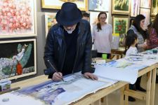 Азербайджанские художники создали произведения на одном большом листе бумаги (ФОТО)