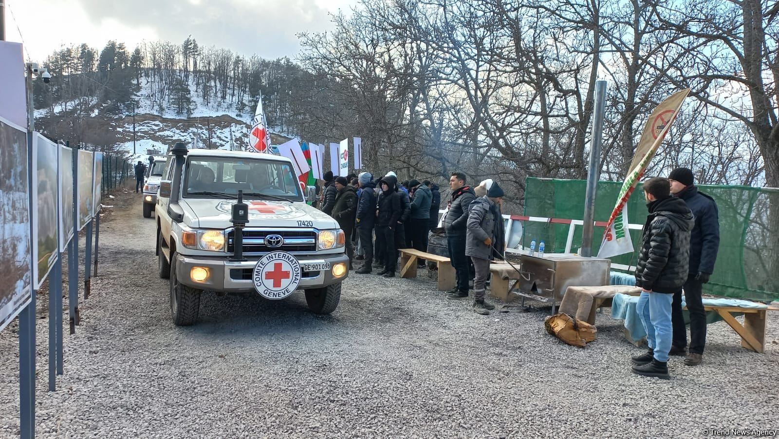 По Лачинской дороге беспрепятственно проехали автомобили МККК (ФОТО)