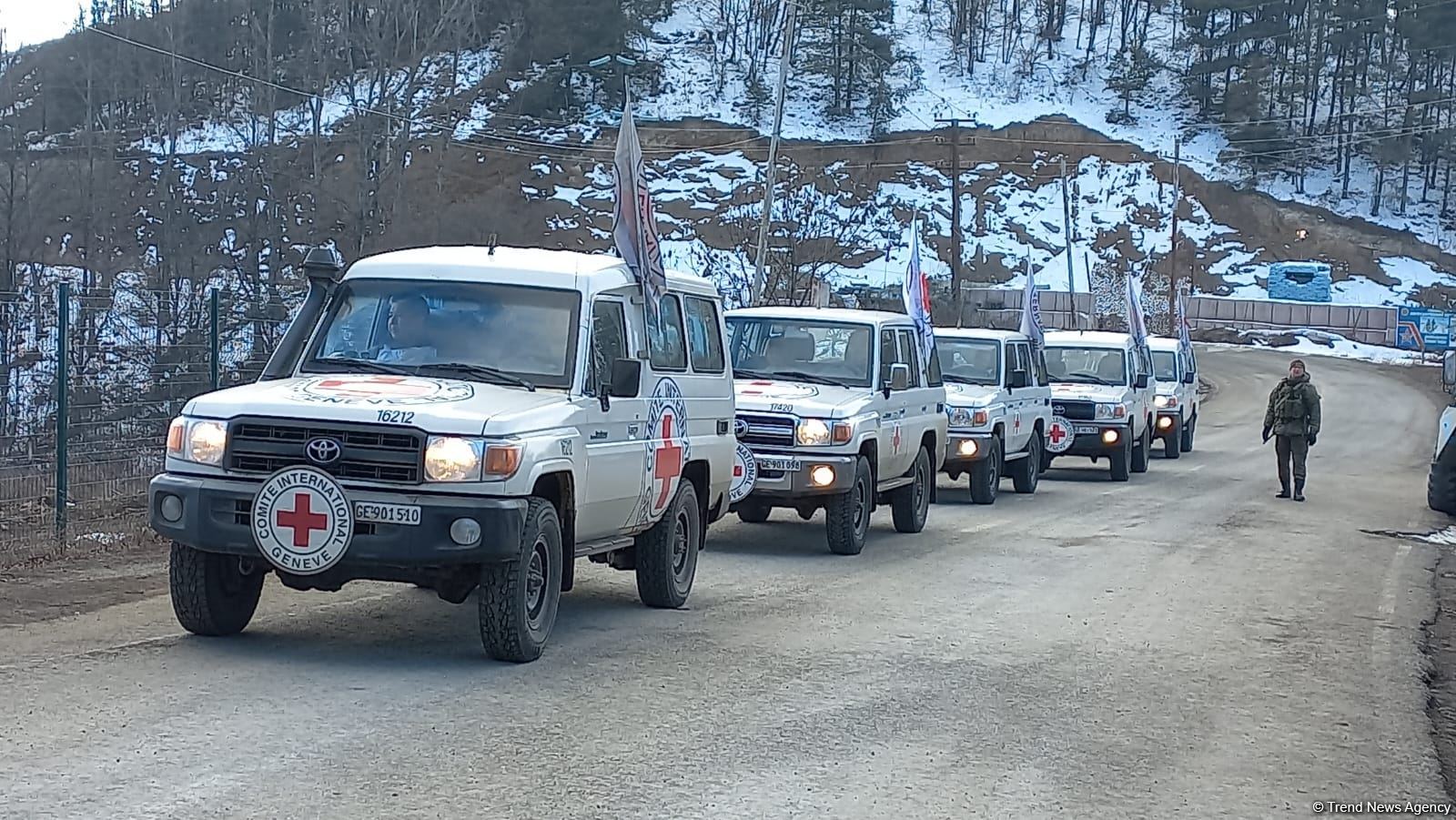 По Лачинской дороге беспрепятственно проехали автомобили МККК (ФОТО)