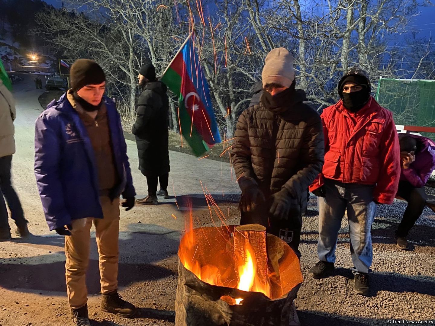 Акция азербайджанских экоактивистов на Лачинской дороге продолжается (ФОТО)