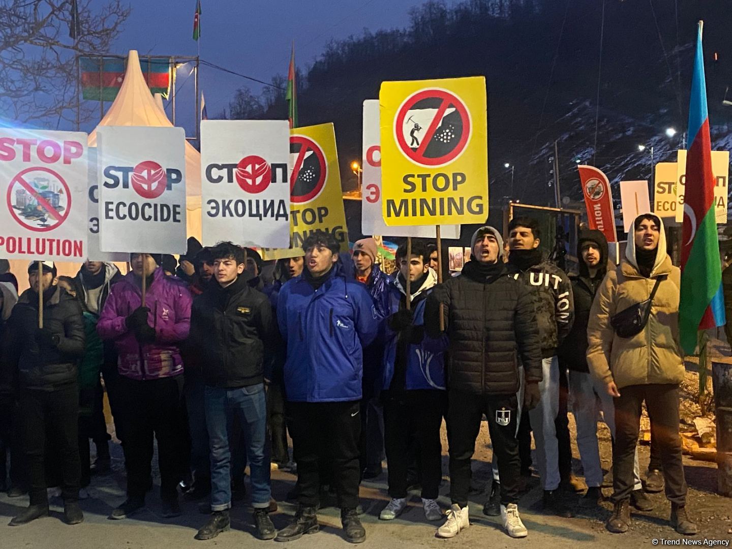 Акция азербайджанских экоактивистов на Лачинской дороге продолжается (ФОТО)