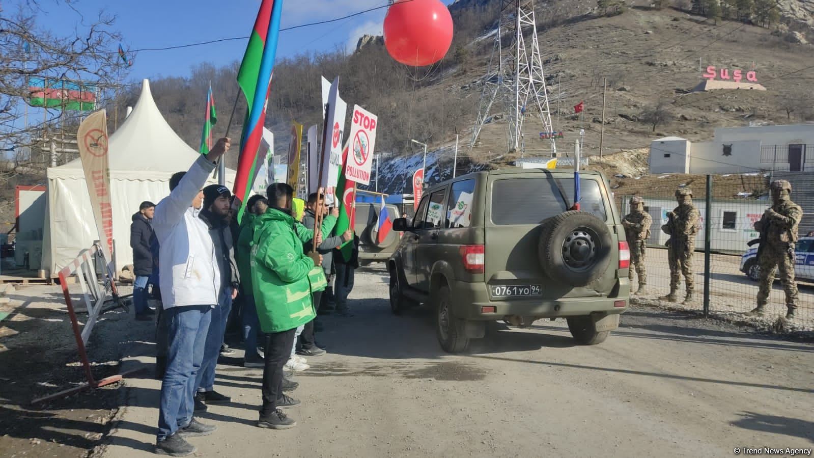 По Лачинской дороге проехали еще две автомашины РМК (ФОТО)