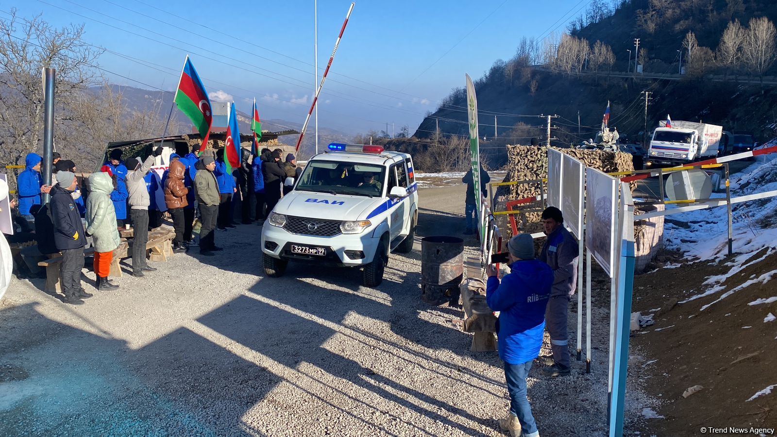 По Лачинской дороге беспрепятственно проехали 13 автомашин РМК (ФОТО/ВИДЕО)