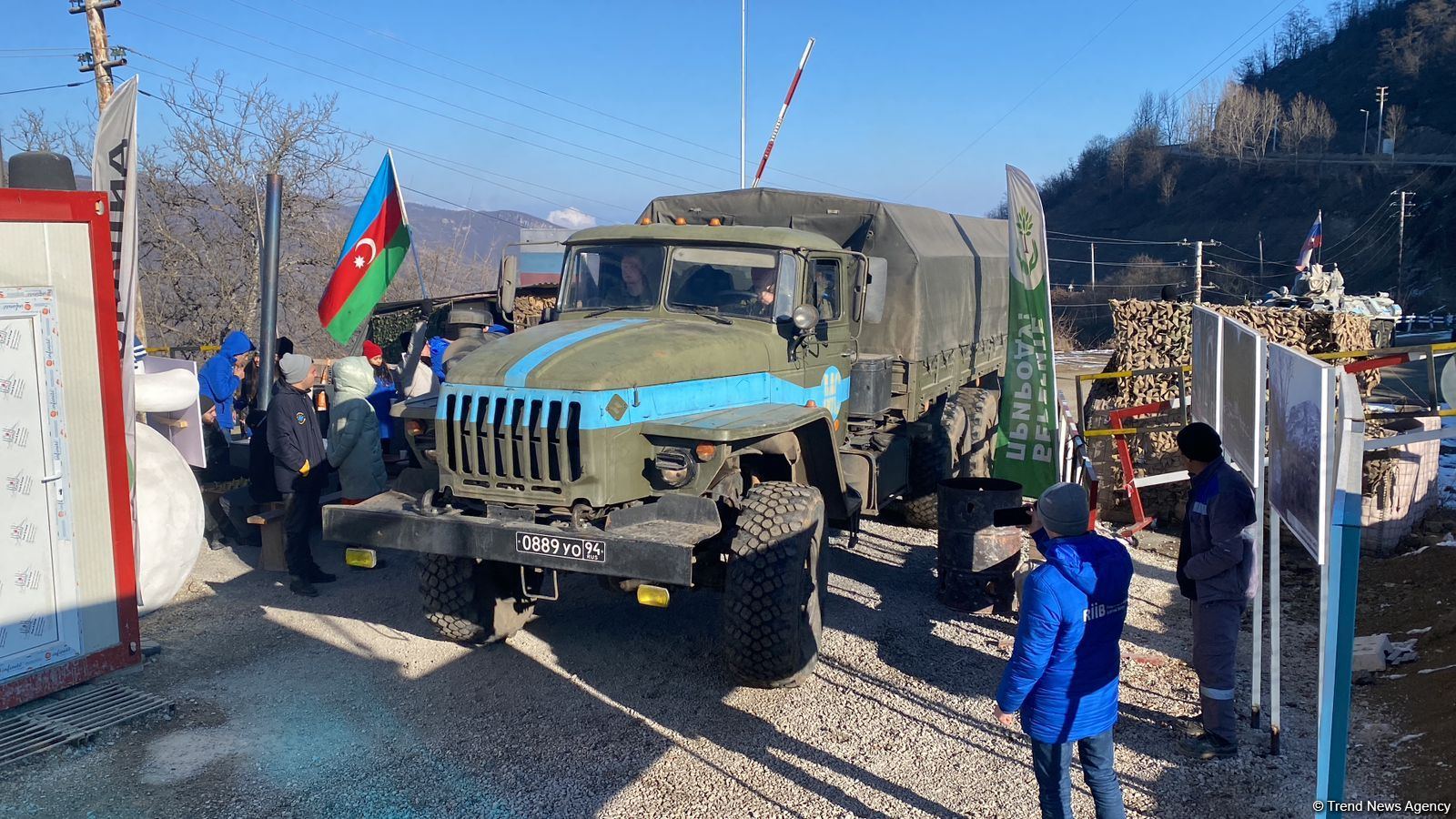 По Лачинской дороге беспрепятственно проехали 13 автомашин РМК (ФОТО/ВИДЕО)