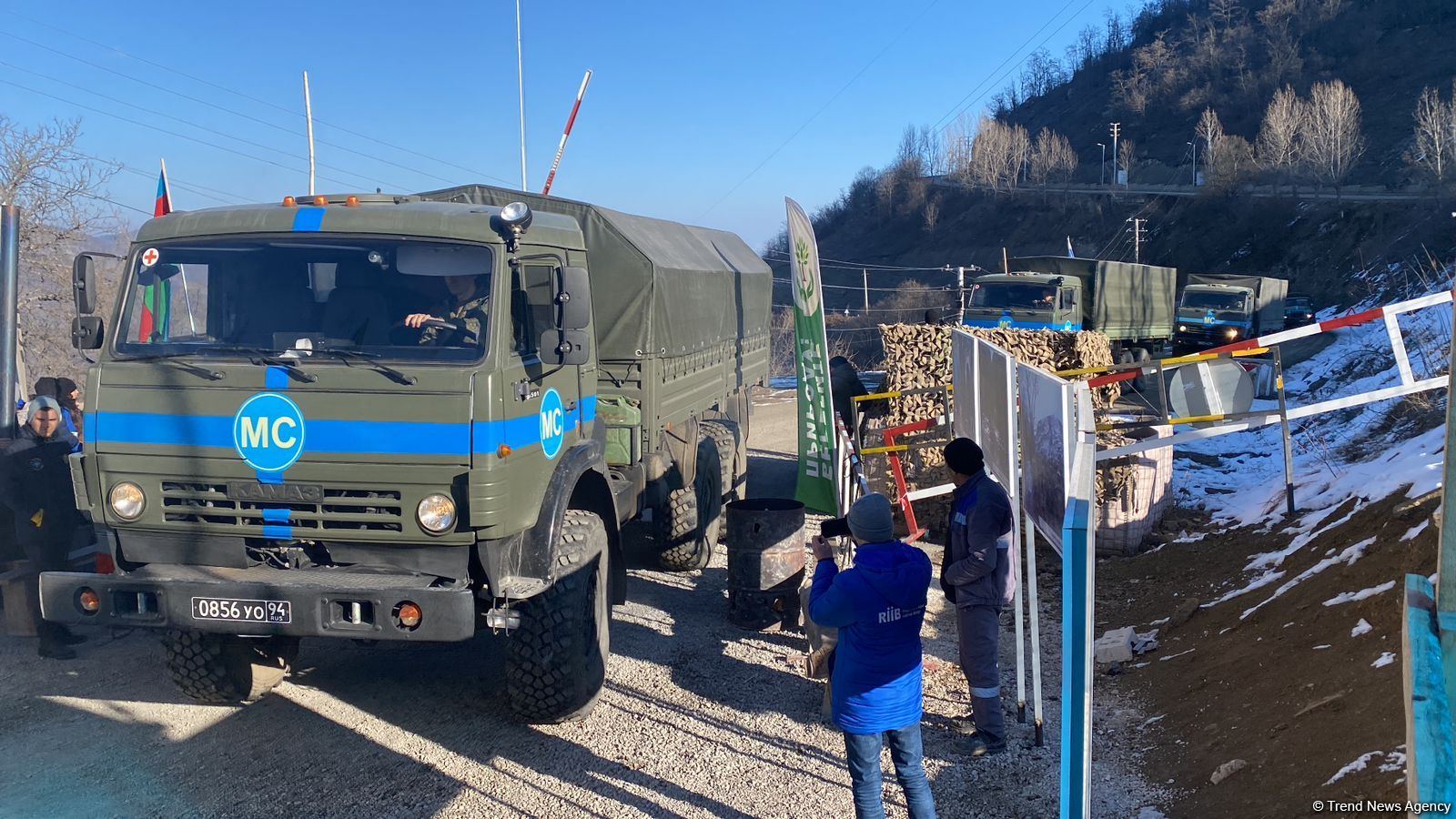 По Лачинской дороге беспрепятственно проехали 13 автомашин РМК (ФОТО/ВИДЕО)