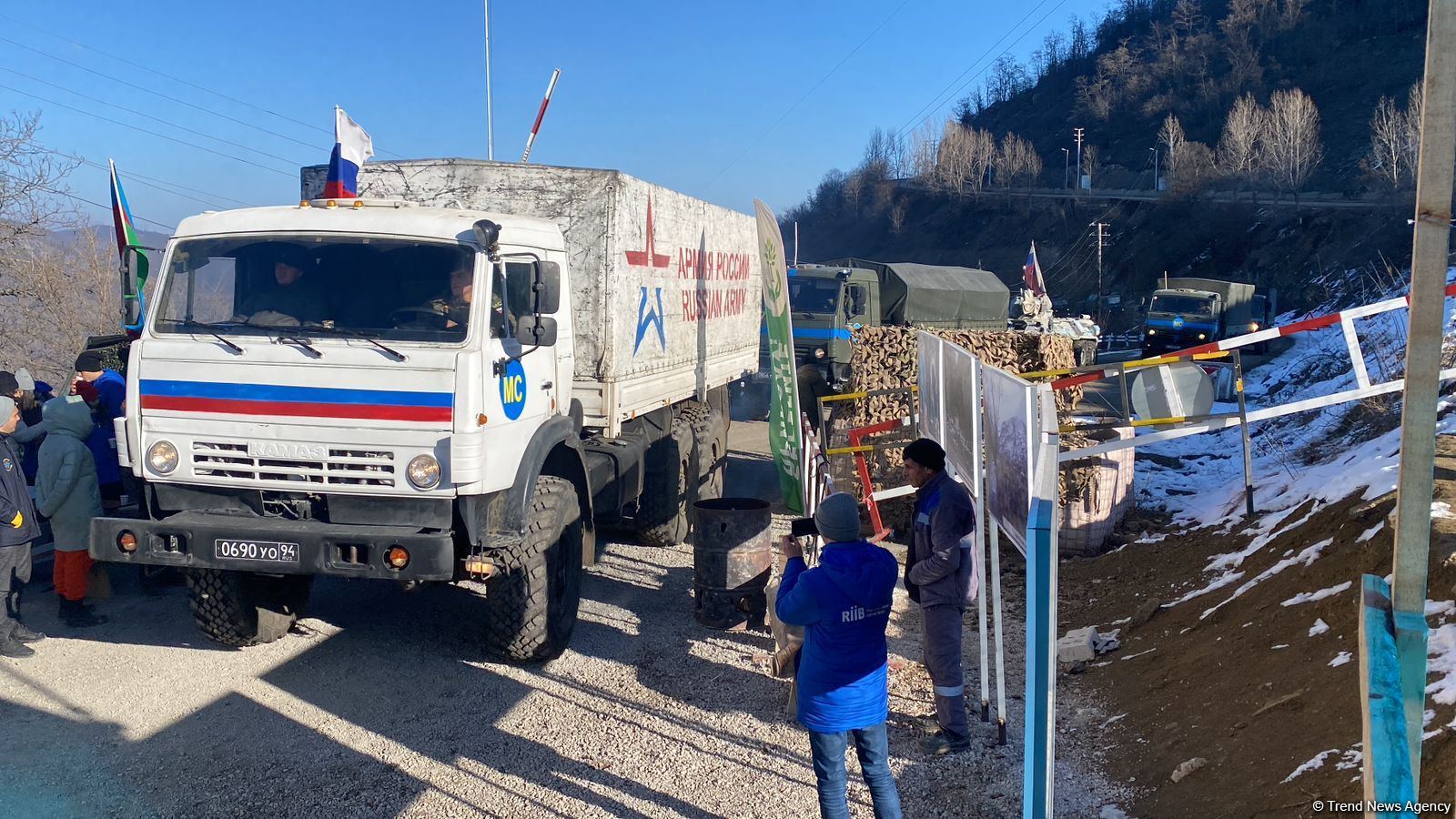 По Лачинской дороге беспрепятственно проехали 13 автомашин РМК (ФОТО/ВИДЕО)