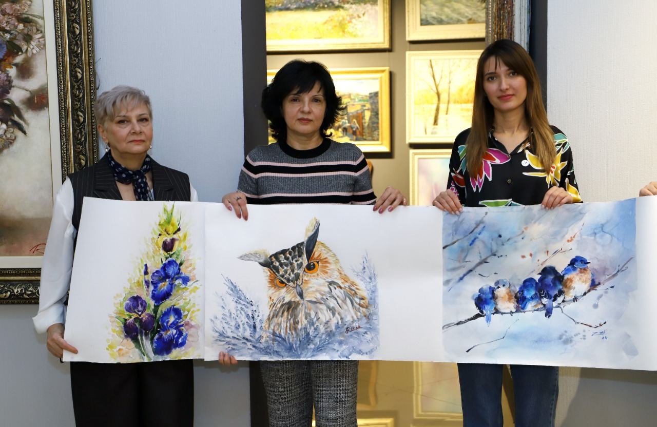 Азербайджанские художники создали произведения на одном большом листе бумаги (ФОТО)