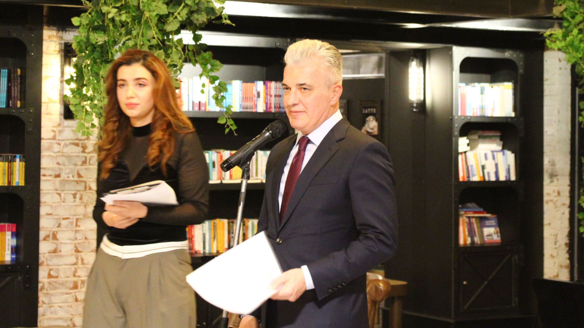 "Зефир" – в Баку представлена книга хорватского поэта, переведенная на азербайджанский язык (ФОТО)