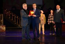 Нофель Велиев отметил юбилей "Сборищем сумасшедших" (ФОТО)