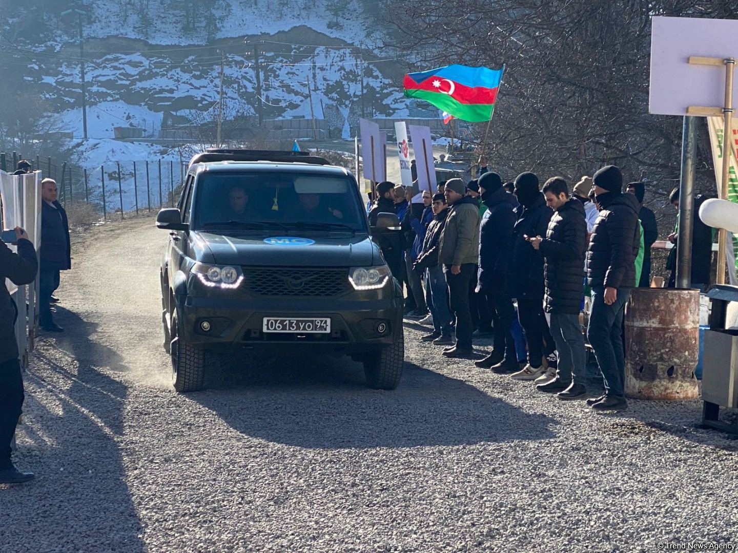 По Лачинской дороге беспрепятственно проехал еще один автомобиль миротворцев (ФОТО)