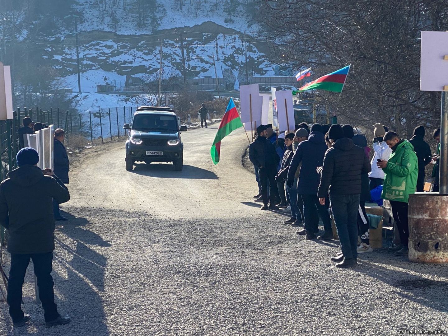 По Лачинской дороге беспрепятственно проехал еще один автомобиль миротворцев (ФОТО)