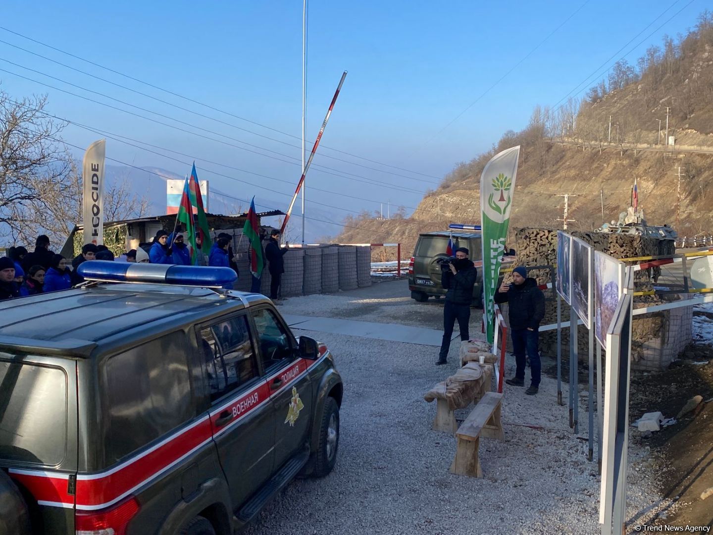 По Лачинской дороге проехали еще два автомобиля миротворцев (ФОТО)