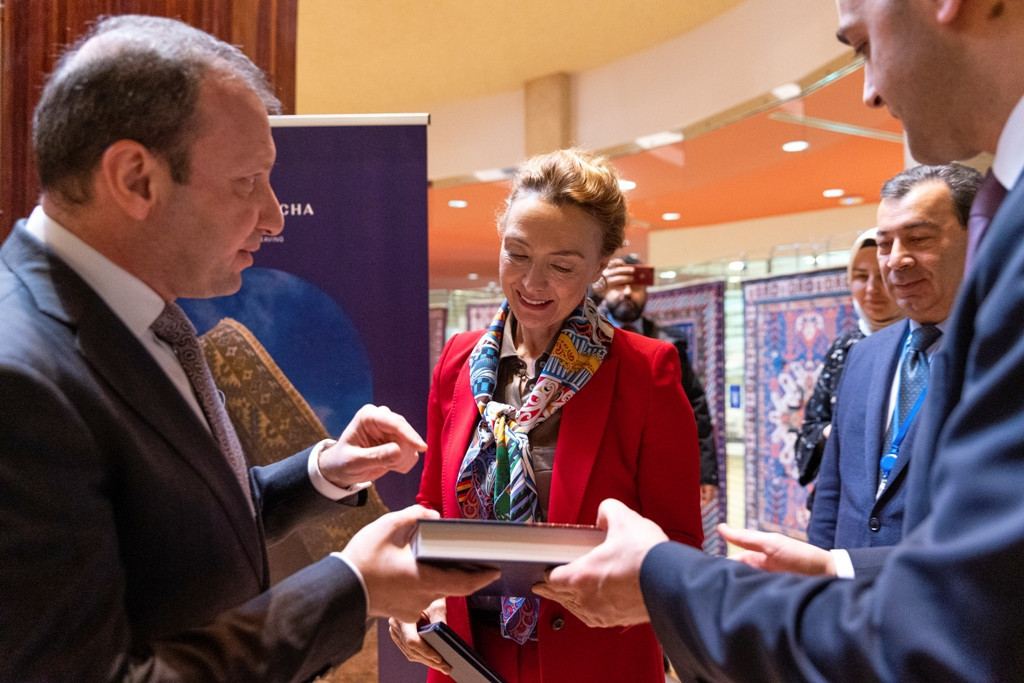 В штаб-квартире СЕ проходит выставка азербайджанских ковров (ФОТО)