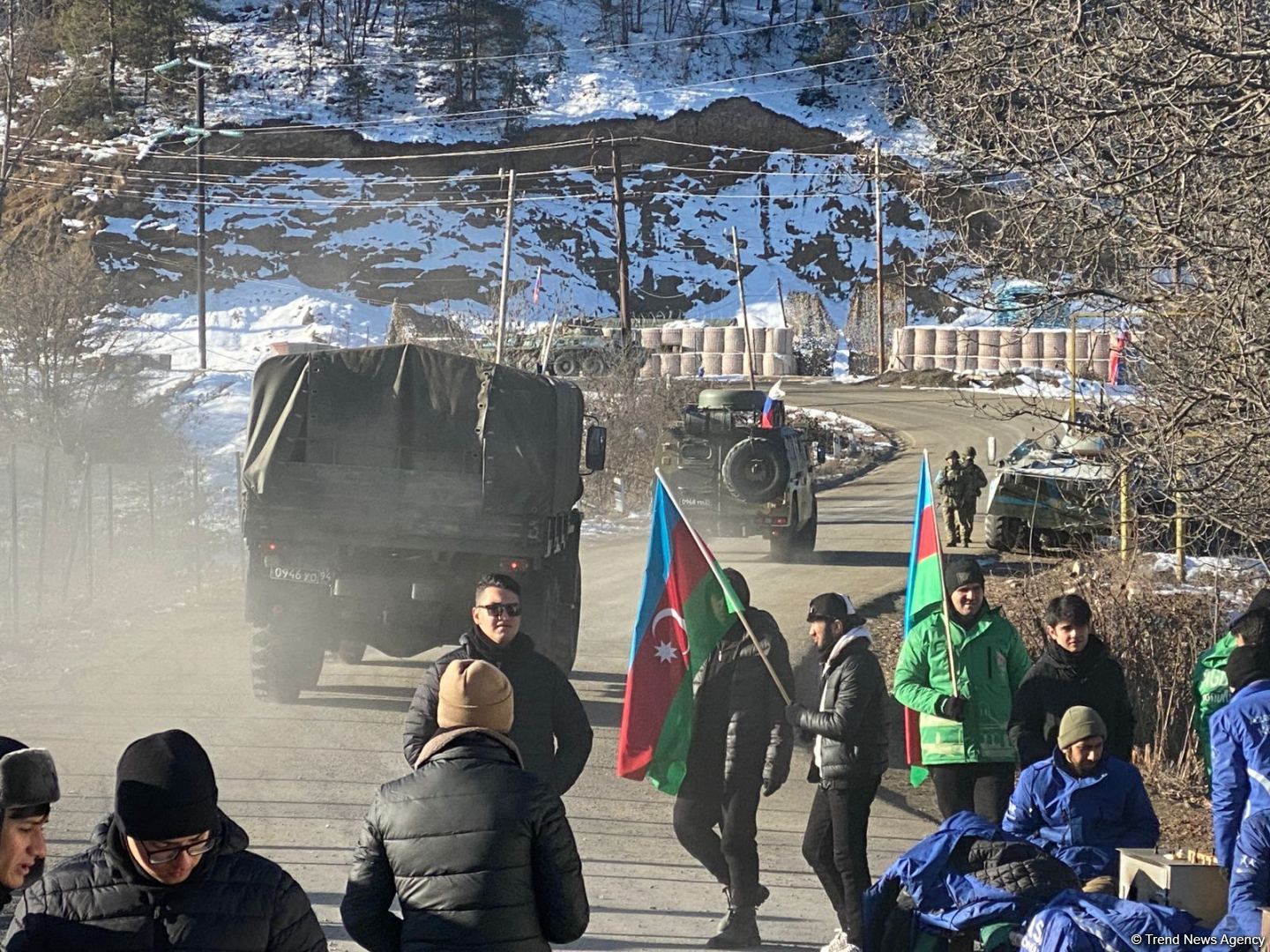 По Лачинской дороге беспрепятственно проехали еще 3 машины миротворцев (ФОТО)