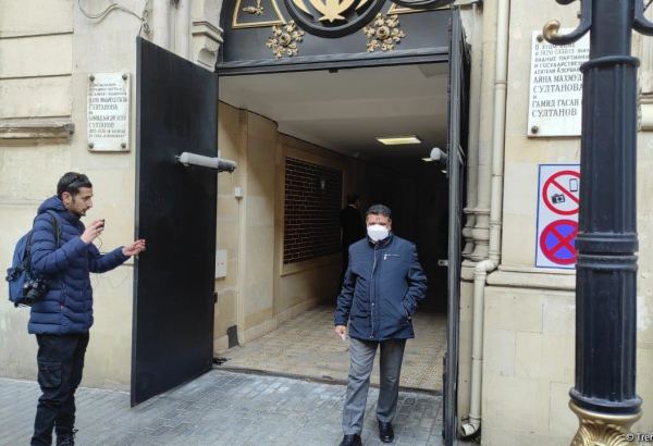 Дипломаты посольства Ирана в Баку покидают здание (ФОТО/ВИДЕО)