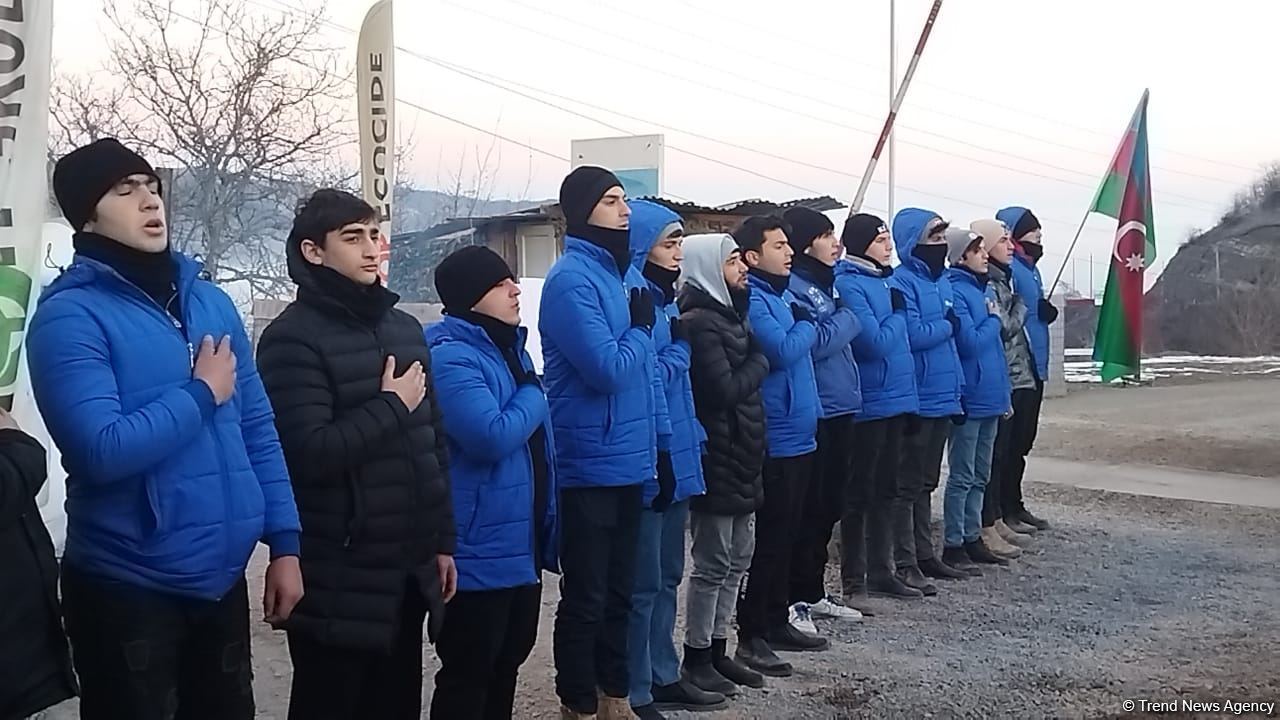Акция азербайджанских экоактивистов на Лачинской дороге продолжается (ФОТО)