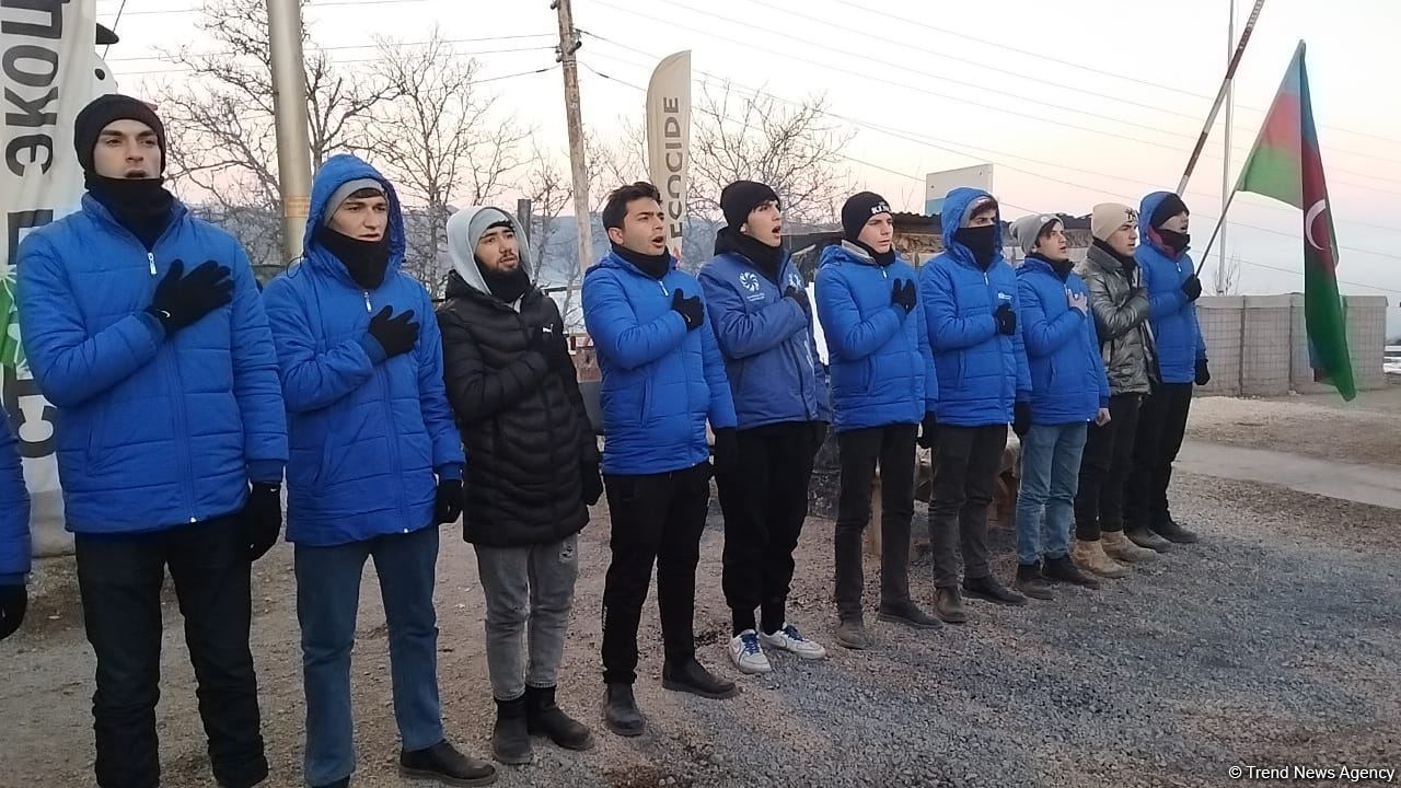 Акция азербайджанских экоактивистов на Лачинской дороге продолжается (ФОТО)