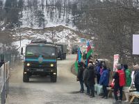 По Лачинской дороге проехали 13 автомашин снабжения РМК (ФОТО)