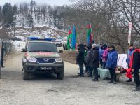 По Лачинской дороге проехали 13 автомашин снабжения РМК (ФОТО)