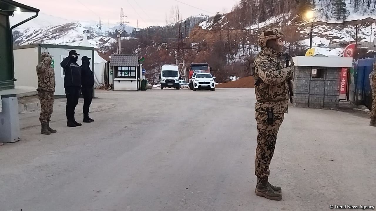 Акция азербайджанских экоактивистов на Лачинской дороге продолжается (ФОТО)