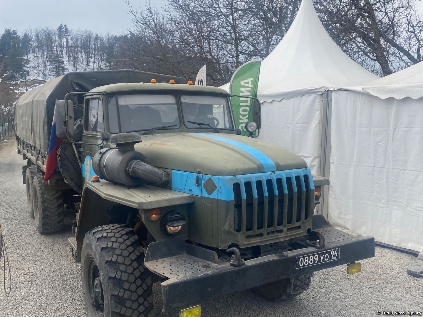 По Лачинской дороге проехали 13 автомашин снабжения РМК (ФОТО)