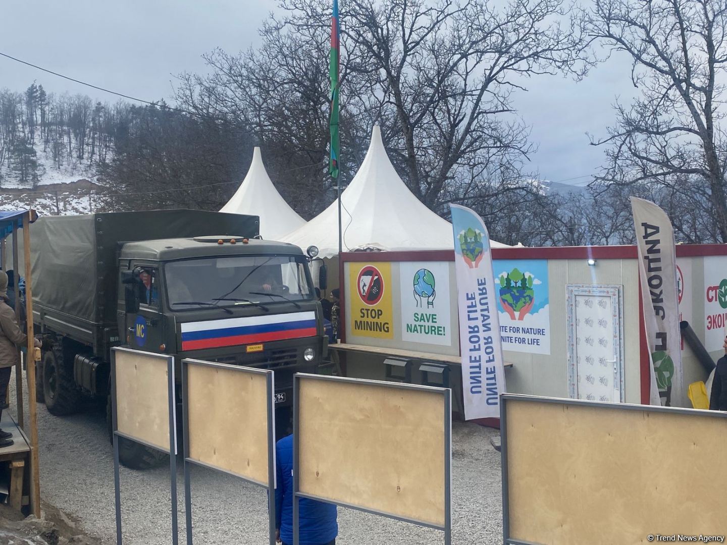 По Лачинской дороге проехали 13 автомашин снабжения РМК (ФОТО)