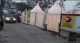 По Лачинской дороге проехал еще 1 автомобиль (ФОТО)