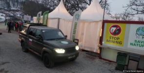 По Лачинской дороге проехал еще 1 автомобиль (ФОТО)