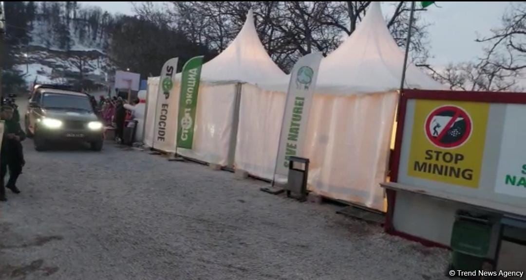 По Лачинской дороге проехал еще 1 автомобиль (ФОТО)