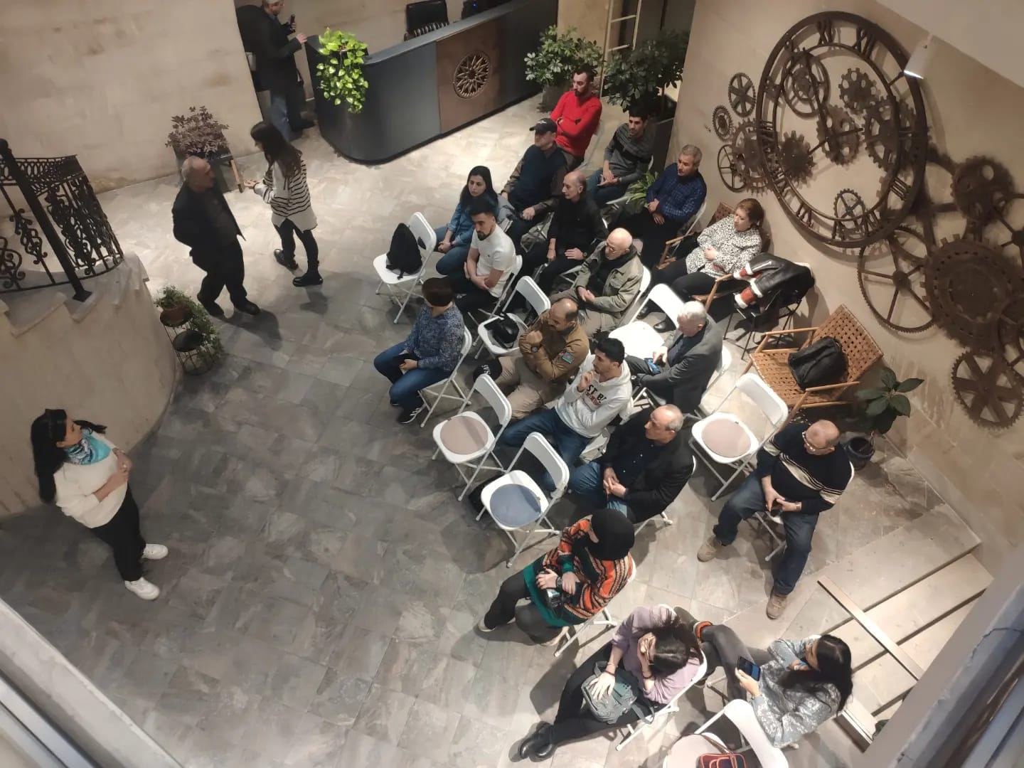 Зеркала, символизирующие путешествие во времени – выставка работ Хюльи Аккая в Баку (ФОТО)