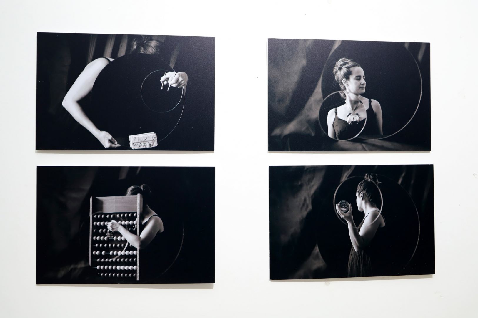 Зеркала, символизирующие путешествие во времени – выставка работ Хюльи Аккая в Баку (ФОТО)