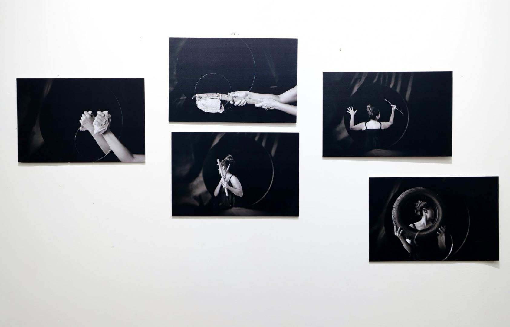 Зеркала, символизирующие путешествие во времени – выставка работ Хюльи Аккая в Баку (ФОТО)