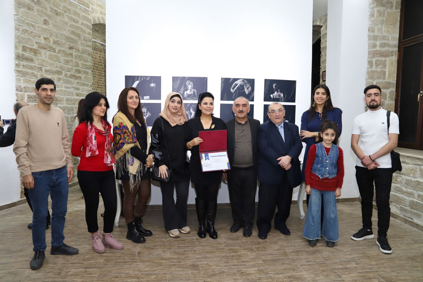 Зеркала, символизирующие путешествие во времени – выставка работ Хюльи Аккая в Баку (ФОТО)