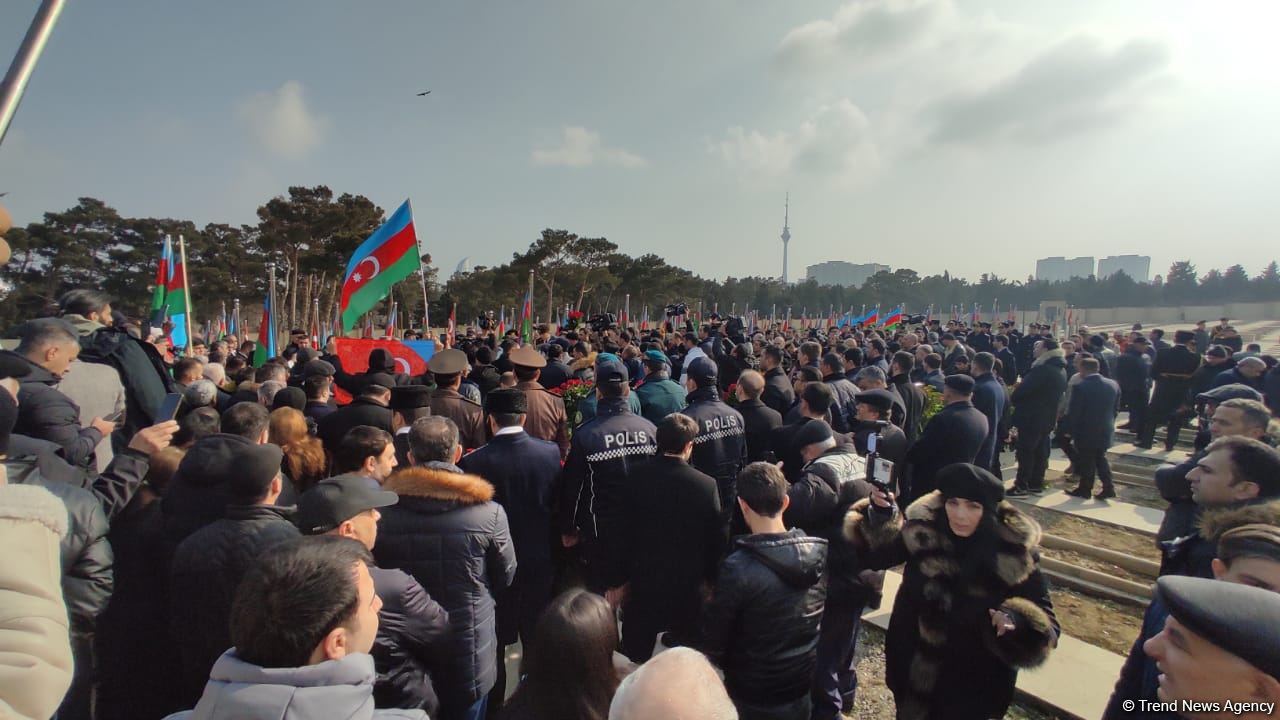 Орхан Аскеров похоронен на второй Аллее шехидов (ФОТО/ВИДЕО)