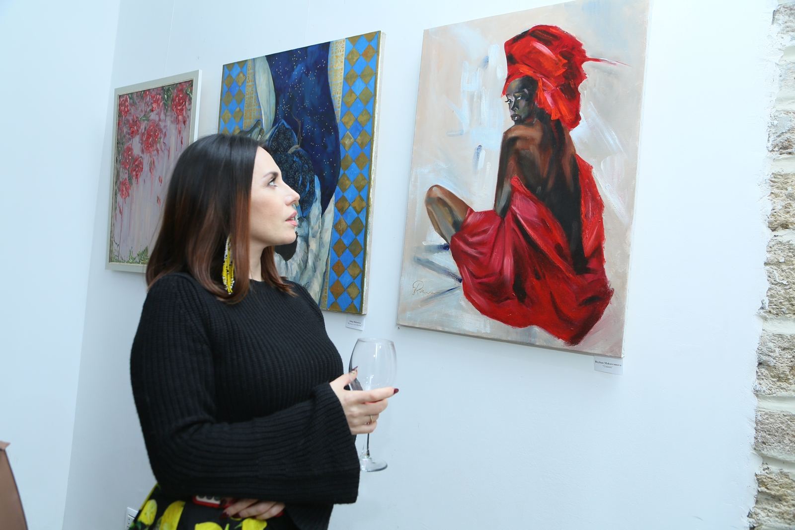 Дню молодежи посвящается: открылась выставка работ молодых азербайджанских художников (ФОТО)