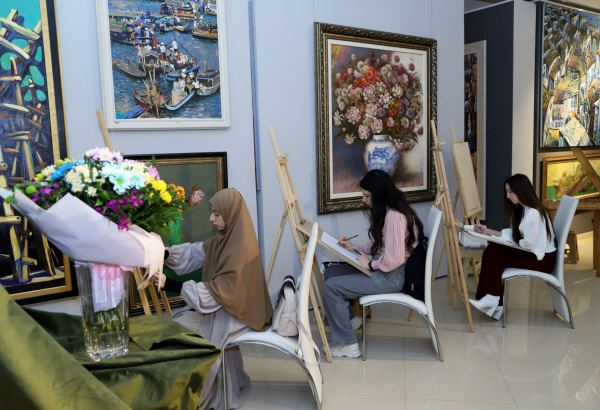 Цветочные этюды в зимнем Баку (ФОТО)