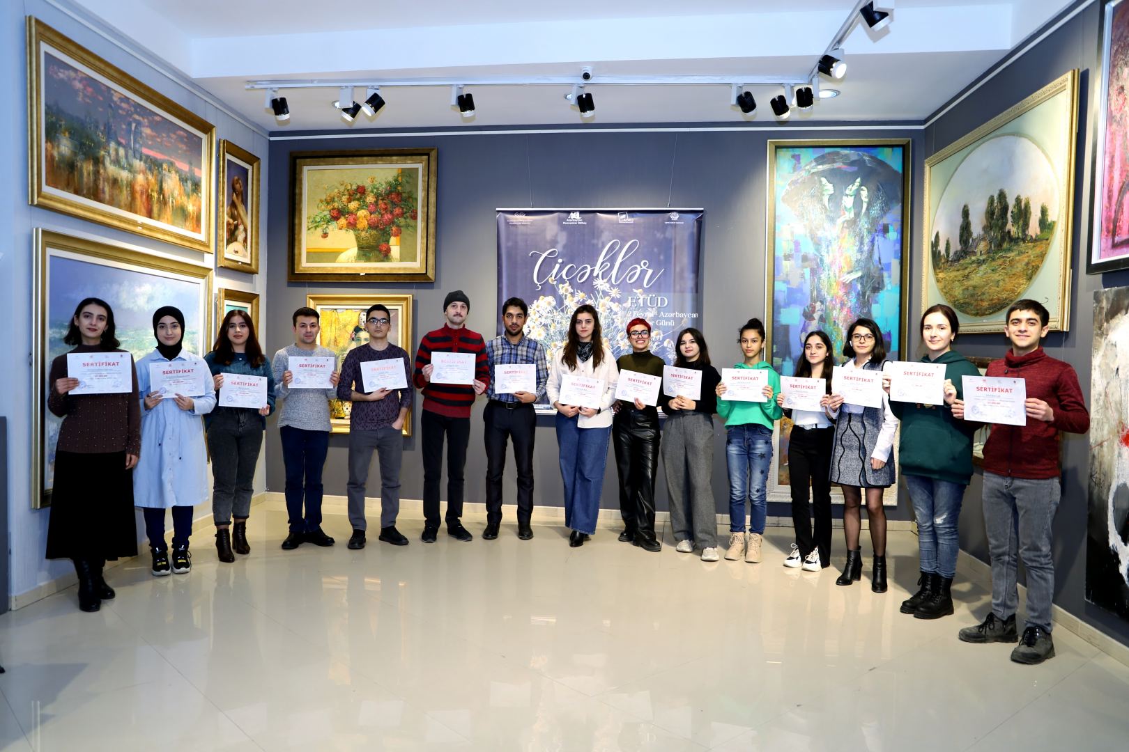 Цветочные этюды в зимнем Баку (ФОТО)