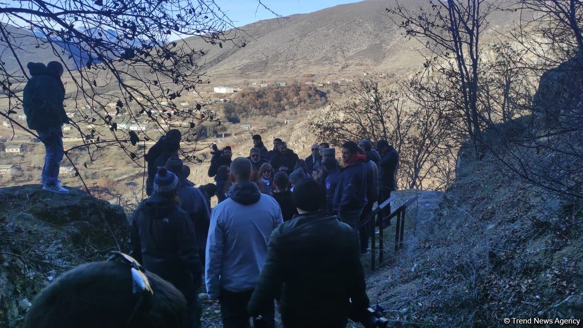 Международная делегация посетила Азыхскую пещеру (ФОТО)