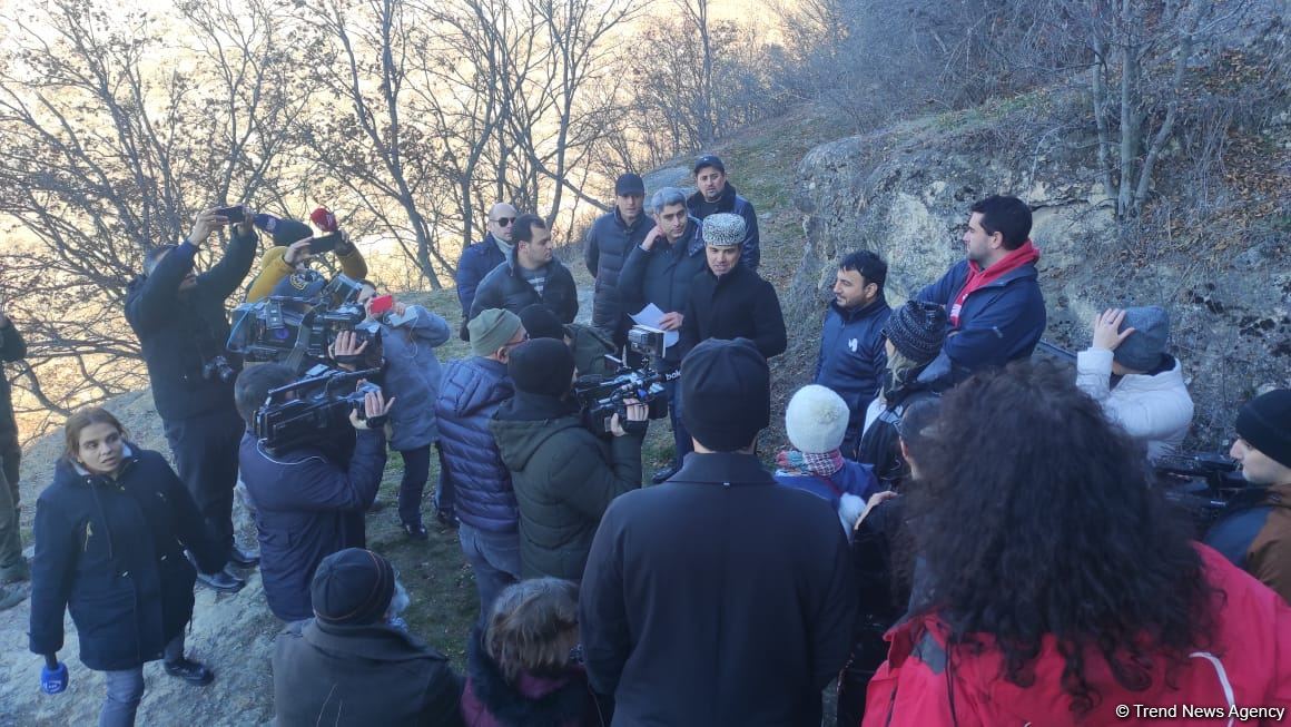 Международная делегация посетила Азыхскую пещеру (ФОТО)