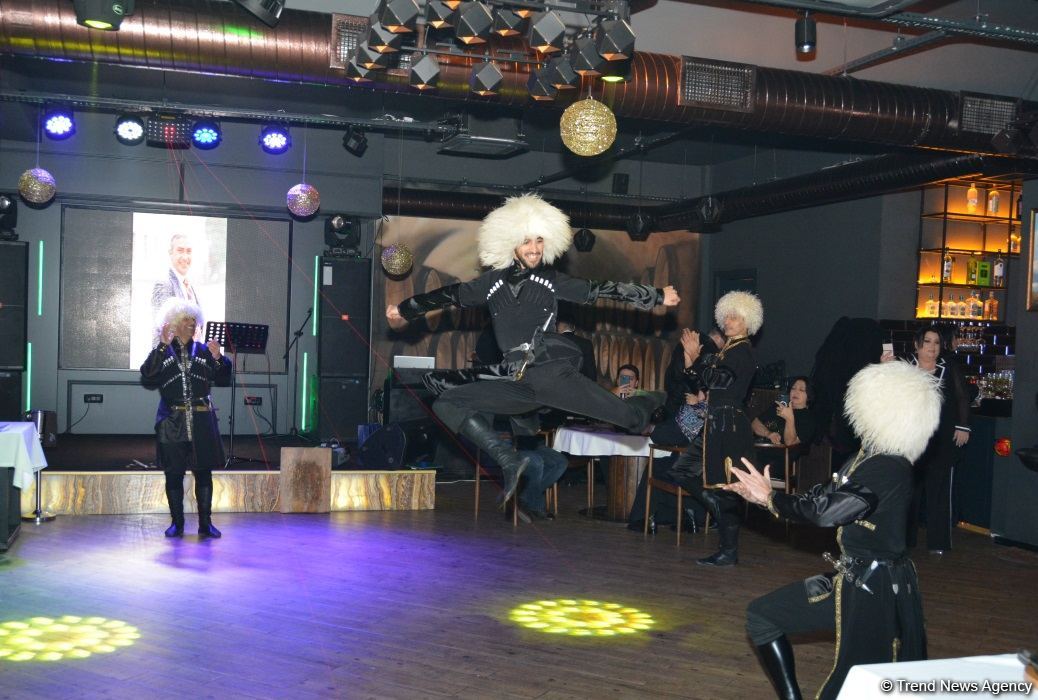 В Баку прошел вечер памяти Вахтанга Кикабидзе с участием популярных исполнителей (ВИДЕО, ФОТО)