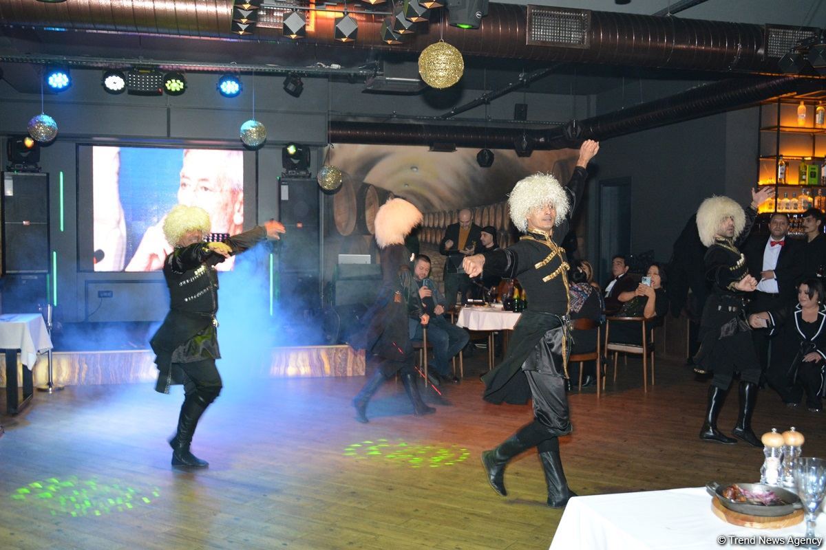 В Баку прошел вечер памяти Вахтанга Кикабидзе с участием популярных исполнителей (ВИДЕО, ФОТО)