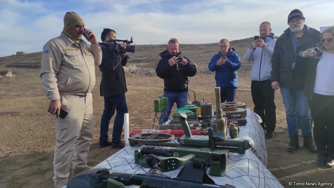 Зарубежные путешественники посетили город Физули, ознакомились с работами по разминированию (ФОТО)