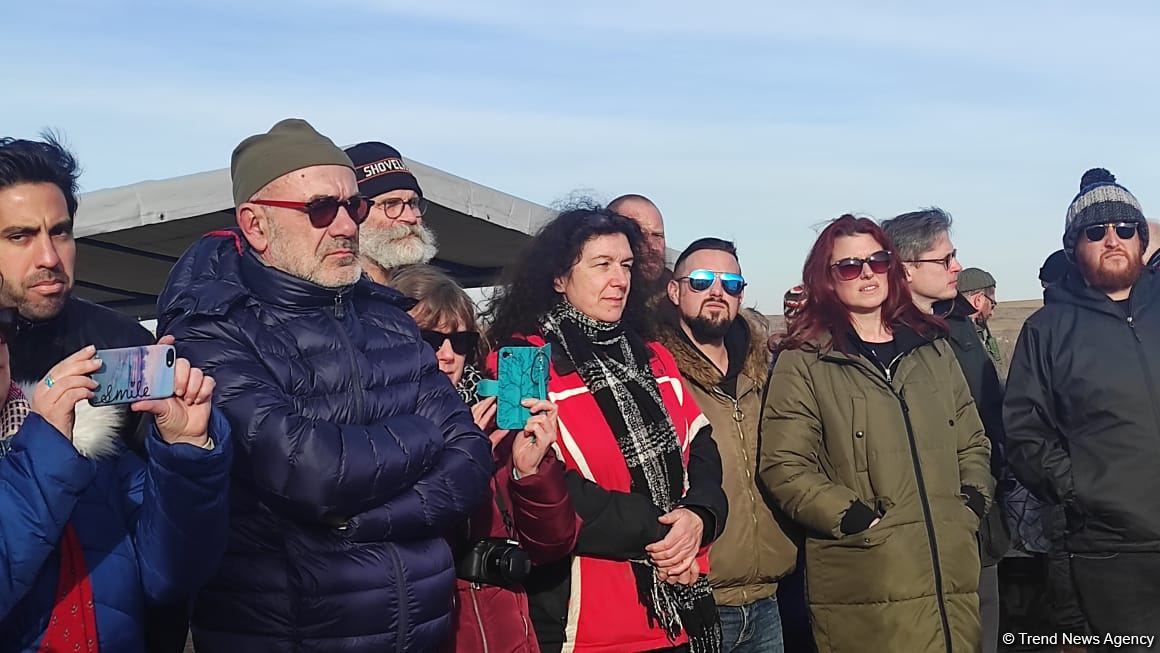 Зарубежные путешественники посетили город Физули, ознакомились с работами по разминированию (ФОТО)