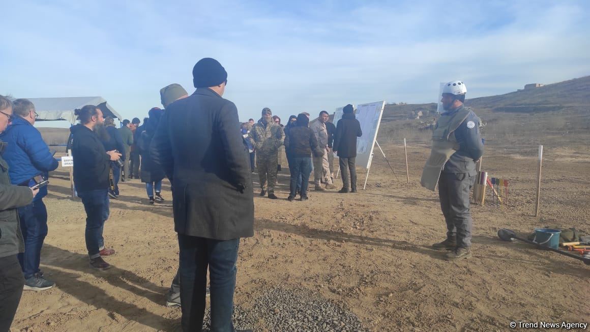 Зарубежные путешественники посетили город Физули, ознакомились с работами по разминированию (ФОТО)