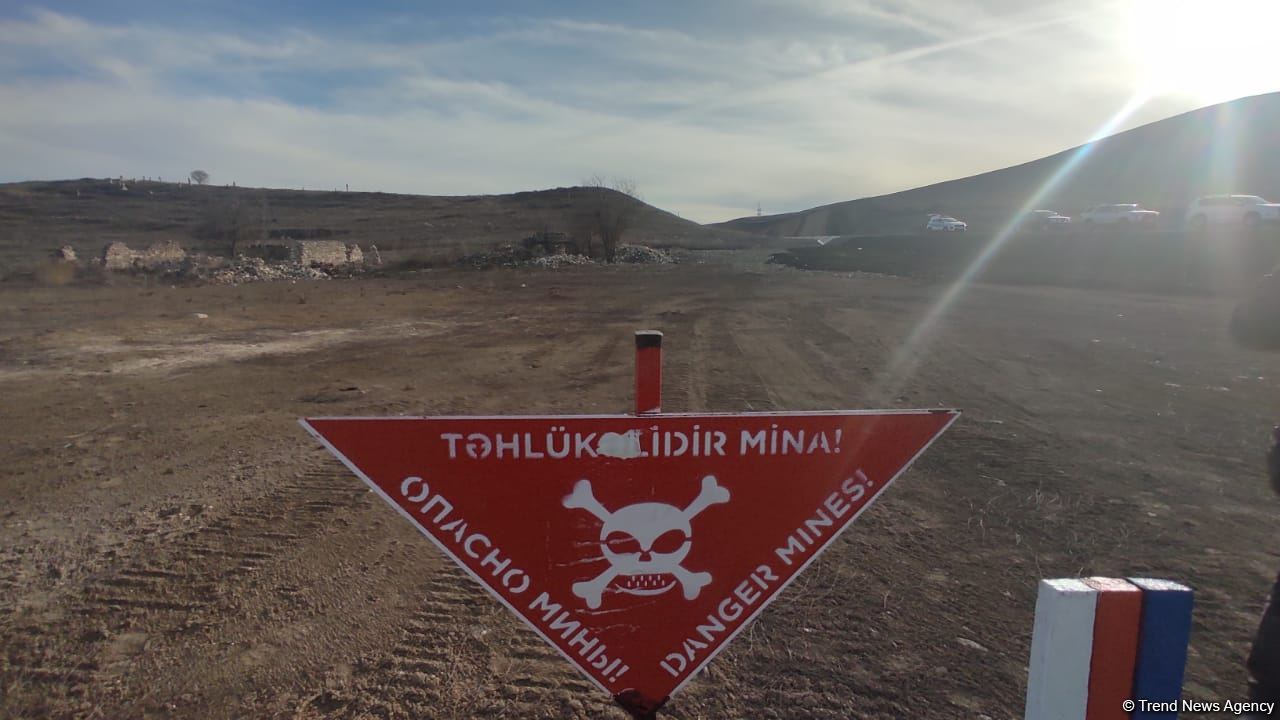 Зарубежные путешественники посетили город Физули, ознакомились с работами по разминированию (ФОТО)